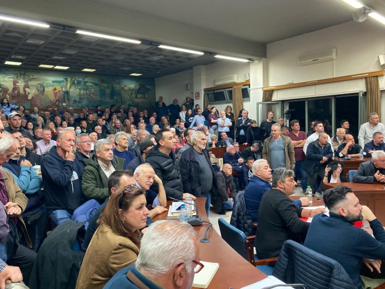 Ηχηρό «Όχι» των Τρικαλινών στο τεράστιο φωτοβολταϊκό πάρκο στα Αντιχάσια! Μεγάλη συμμετοχή πολιτών στο Δημοτικό Συμβούλιο