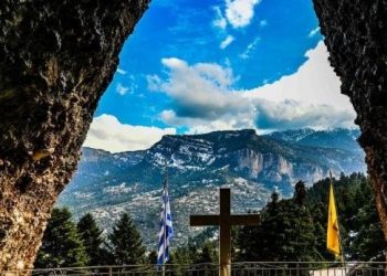 Παναγιά του Βράχου: Μια εκκλησιά κρυμμένη στα Κορινθιακά Μετέωρα