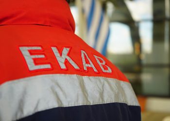 Βόλος: Δεν τα κατάφερε η γυναίκα που έπεσε από το μπαλκόνι – Άφησε την τελευταία της πνοή στο νοσοκομείο