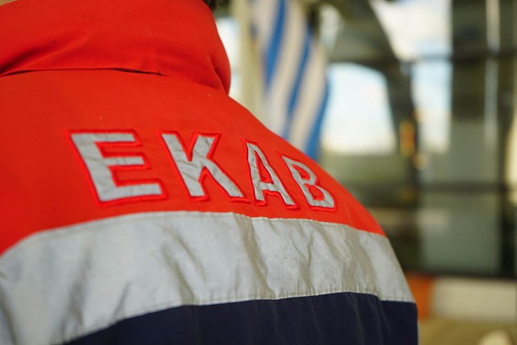 Βόλος: Δεν τα κατάφερε η γυναίκα που έπεσε από το μπαλκόνι – Άφησε την τελευταία της πνοή στο νοσοκομείο