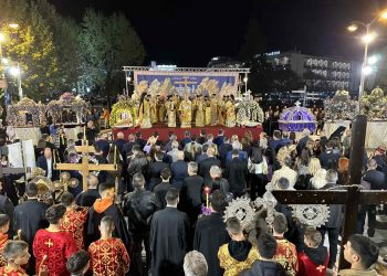 Κατανυκτική η συνάντηση των 11 Επιταφίων στην καρδιά των Τρικάλων (ΦΩΤΟ-ΒΙΝΤΕΟ)