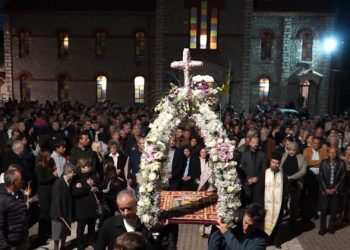 Περιφορά του Επιταφίου στο Μουζάκι Καρδίτσας (BINTEO)