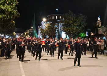 Η φιλαρμονική του Δήμου Τρικκαίων στην περιφορά του Επιταφίου