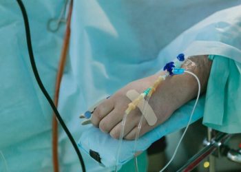 Μάχη για τη ζωή του δίνει 24χρονος στη ΜΕΘ του Νοσοκομείου Βόλου – Εκσφενδονίστηκε από τη μηχανή του μετά από σύγκρουση (ΕΙΚΟΝΑ)
