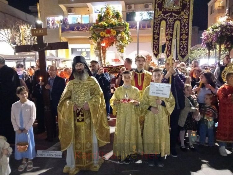 Κατανυκτική ατμόσφαιρα στη συνάντηση των Επιταφίων στην Κεντρική πλατεία Καρδίτσας (ΕΙΚΟΝΕΣ – ΒΙΝΤΕΟ)