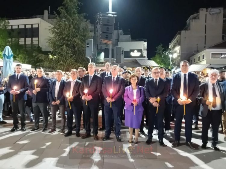 Κατανυκτική ατμόσφαιρα στη συνάντηση των Επιταφίων στην Κεντρική πλατεία Καρδίτσας (ΕΙΚΟΝΕΣ – ΒΙΝΤΕΟ)