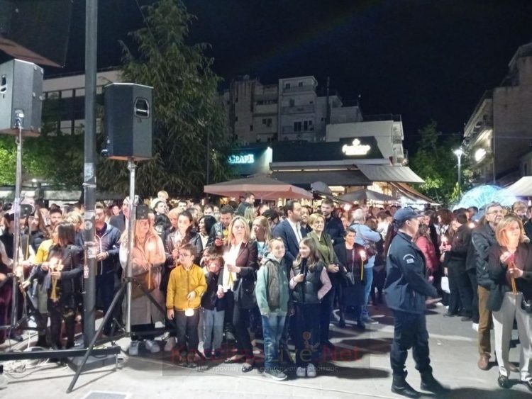 Κατανυκτική ατμόσφαιρα στη συνάντηση των Επιταφίων στην Κεντρική πλατεία Καρδίτσας (ΕΙΚΟΝΕΣ – ΒΙΝΤΕΟ)