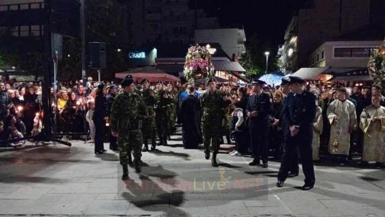 Κατανυκτική ατμόσφαιρα στη συνάντηση των Επιταφίων στην Κεντρική πλατεία Καρδίτσας (ΕΙΚΟΝΕΣ – ΒΙΝΤΕΟ)