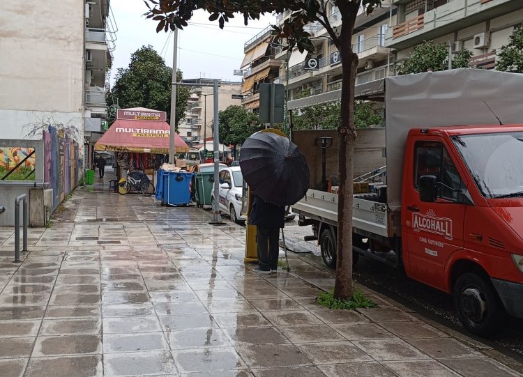 Κάλεσμα απ’ τα παλιά… Σκηνή από μια άλλη εποχή στο κέντρο των Τρικάλων