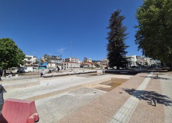 Προχωρούν οι εργασίες στην Κεντρική Πλατεία Τρικάλων – Αλλάζει πρόσωπο η «καρδιά» της πόλης μετά από πολλές καθυστερήσεις