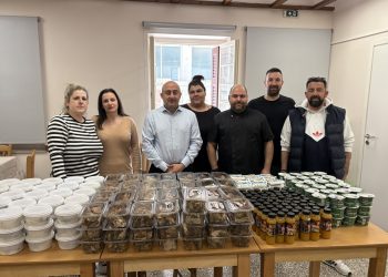 Πασχαλινό τραπέζι από το Κοινωνικό Εστιατόριο του Δήμου Τρικκαίων