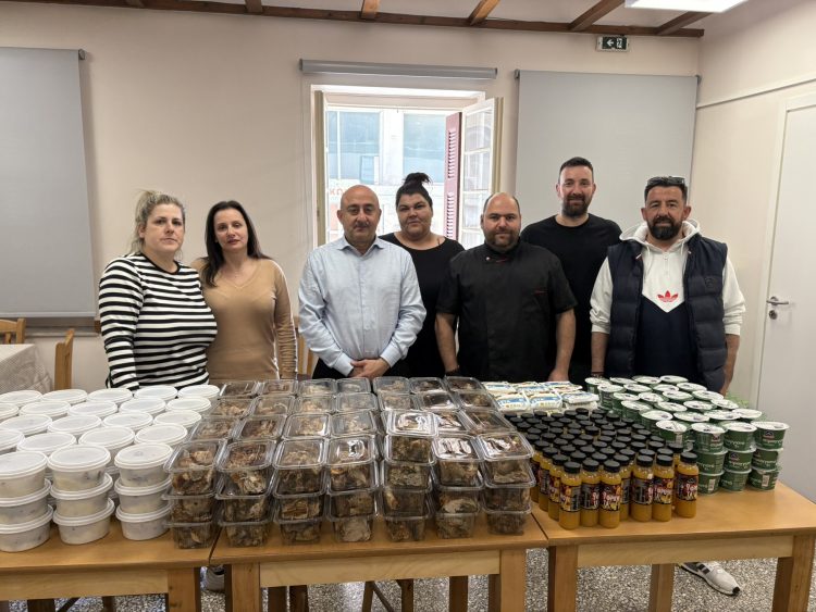 Πασχαλινό τραπέζι από το Κοινωνικό Εστιατόριο του Δήμου Τρικκαίων
