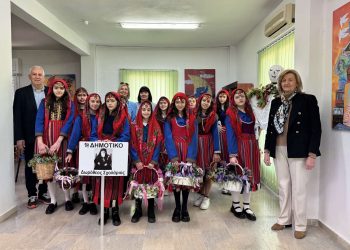 Γιορτινή Επίσκεψη από τις «Λαζαρίνες» στη Διεύθυνση Πρωτοβάθμιας Εκπαίδευσης Τρικάλων