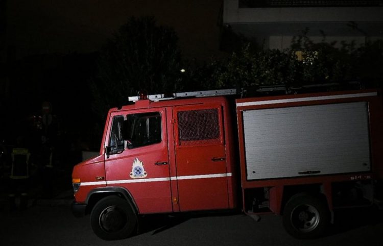 Κάηκε ολοσχερώς σκαπτικό μηχάνημα στη Βατσουνιά (ΕΙΚΟΝΕΣ)