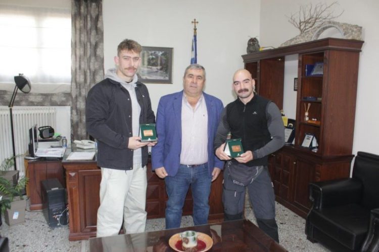 Στον Δήμαρχο Πύλης οι Πρωταθλητές της Καλλισθενικής Γυμναστικής Φάνης Χρυσούλας και Δημήτρης Σακελλαρίου