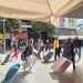 Τα Τρίκαλα πλημμυρισμένα από μαθητές – Σχολικές εκδρομές κατακλύζουν το κέντρο της πόλης