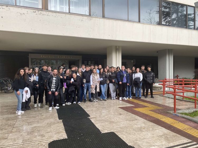 Στο τμήμα Μουσικής Επιστήμης και Τέχνης μαθητές του Μουσικού Σχολείου (φωτο βίντεο)