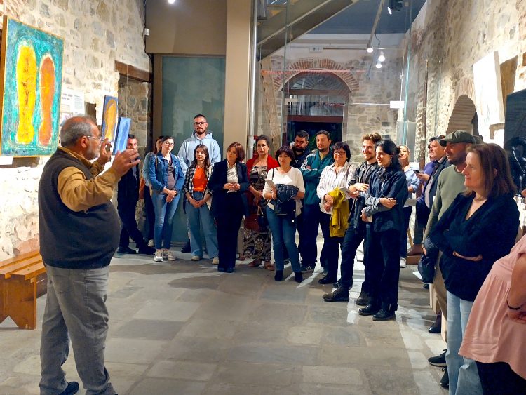 Συναρπάζει η αναδρομική έκθεση των έργων ζωγραφικής – γλυπτικής του Σταύρου Παπασάββα