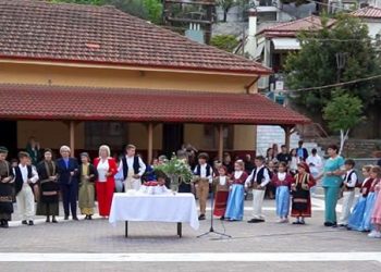 Πασχαλινοί χοροί και τραγούδια στο Μουζάκι – Αναβίωσε το έθιμο την δεύτερη μέρα του Πάσχα (ΕΙΚΟΝΕΣ – ΒΙΝΤΕΟ)