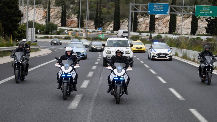 Επιτρέπεται να προσπεράσω περιπολικό στον δρόμο; -Τι δεν γνωρίζουν οι οδηγοί