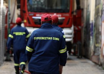 Βόλος: Πανικός τα ξημερώματα στη Νέα Ιωνία – Κινδύνεψαν γειτονικά σπίτια από φωτιά που ξέσπασε σε μονοκατοικία (ΕΙΚΟΝΕΣ)