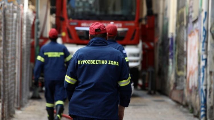 Βόλος: Πανικός τα ξημερώματα στη Νέα Ιωνία – Κινδύνεψαν γειτονικά σπίτια από φωτιά που ξέσπασε σε μονοκατοικία (ΕΙΚΟΝΕΣ)