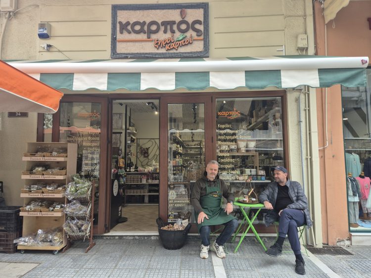 Γειτονιά, όπως παλιά – Στο ιστορικό εμπορικό κέντρο των Τρικάλων
