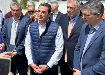 Κώστας Σκρέκας από τις αποκατεστημένες σχολικές μονάδες της Φαρκαδόνας: «Ζωντανά σχολεία σημαίνει ζωντανά χωριά»