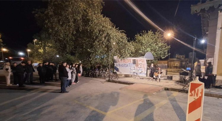 Βόλος: Συναυλία για τα θύματα των Τεμπών στον ΟΣΕ – Ισχνή η συμμετοχή του κόσμου (ΕΙΚΟΝΕΣ – ΒΙΝΤΕΟ)