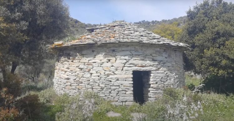 Αυτός είναι ο απόκρυφος θόλος που βρίσκεται λίγα λεπτά μακριά από τον Βόλο (ΒΙΝΤΕΟ)