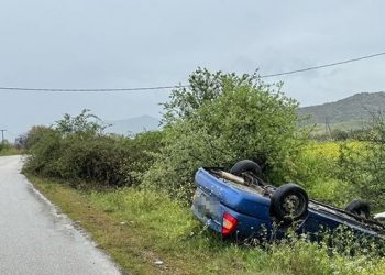 Εγκλωβισμός οδηγού σε όχημα που ανατράπηκε έξω από την Καλαμπάκα