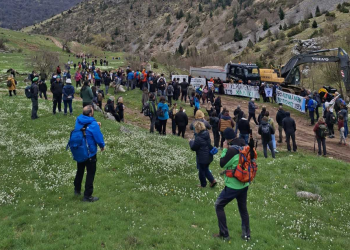 Μαζική διαμαρτυρία στο Χαλίκι: Όχι στην καταστροφή του Ασπροπόταμου