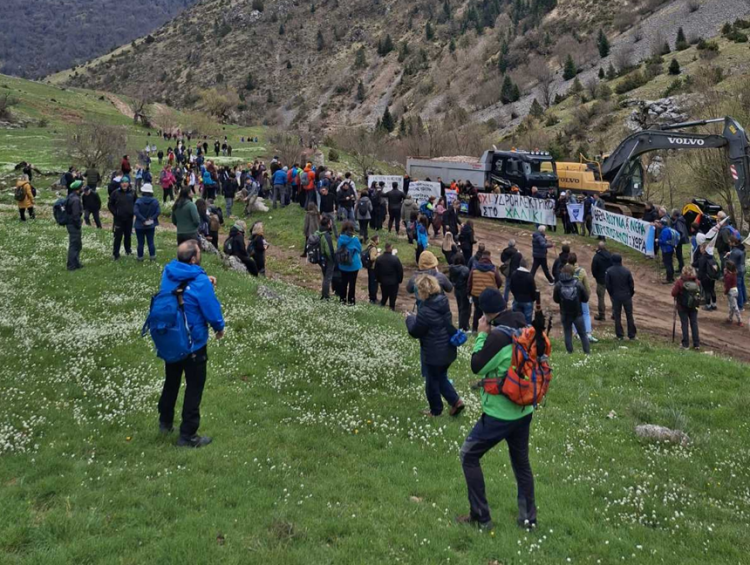 Μαζική διαμαρτυρία στο Χαλίκι: Όχι στην καταστροφή του Ασπροπόταμου
