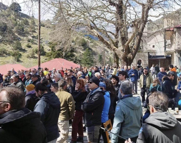 Κοσμοσυρροή στο Χαλίκι Ασπροποτάμου κατά του υδροηλεκτρικού σταθμού στην καρδιά της Νότιας Πίνδου