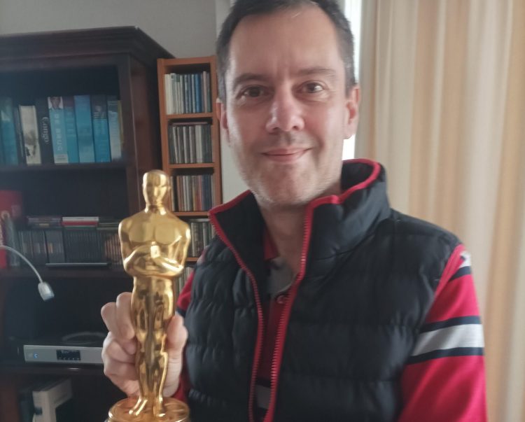 Ο Χάρης Μαντέλος και το Όσκαρ της “Ελληνικής Τραγωδίας” – Ένα πολιτιστικό ταξίδι στην Αμβέρσα