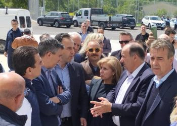Σχολεία της Φαρκαδόνας επισκέφτηκε η πολιτική ηγεσία του Υπουργείο Υποδομών και Μεταφορών