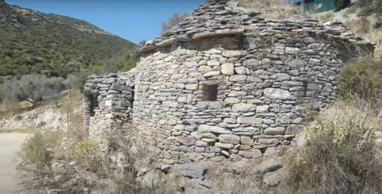 Το αινιγματικό Δρακόσπιτο στη Βελανιδιά Μαγνησίας – Δείτε βίντεο