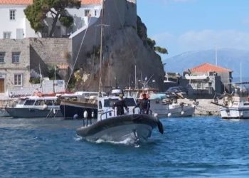 Με το πλωτό του Λιμενικού στο νησί της Ύδρας