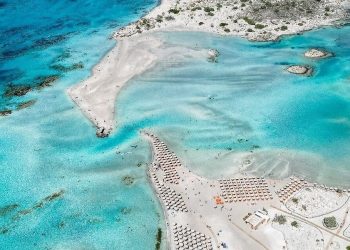 Η καλυτέρη παραλία του κόσμου για το 2025 βρίσκεται στην Κρήτη