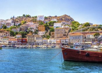 Το ελληνικό νησί που «κλέβει» τους τουρίστες από Μύκονο και Σαντορίνη (vid)