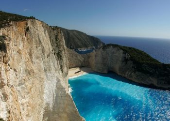 Ζάκυνθος… SOS: Πρωταθλήτρια στον υπερτουρισμό – 1 κάτοικος αντιστοιχεί σε 150 τουρίστες