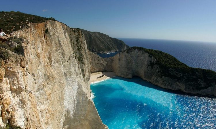 Ζάκυνθος… SOS: Πρωταθλήτρια στον υπερτουρισμό – 1 κάτοικος αντιστοιχεί σε 150 τουρίστες