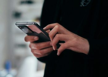Κινητό τηλέφωνο: Πόσο συχνά πρέπει να αλλάζετε τη συσκευή σας – Οι ειδικοί δίνουν την απάντηση
