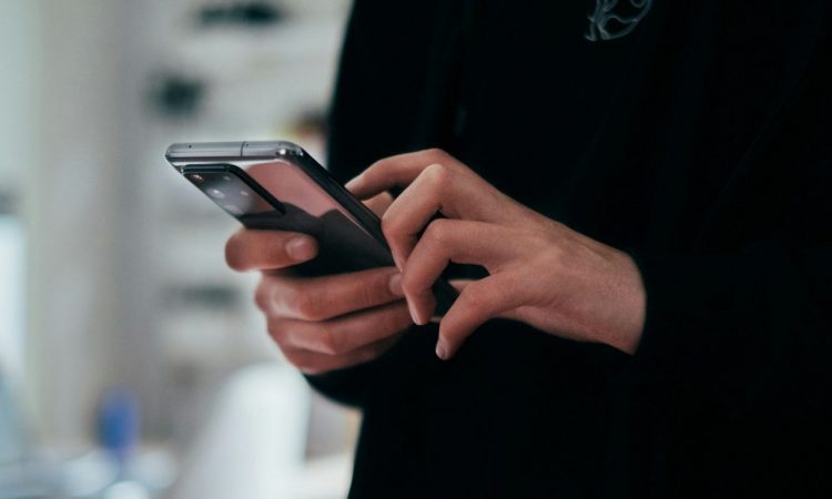 Κινητό τηλέφωνο: Πόσο συχνά πρέπει να αλλάζετε τη συσκευή σας – Οι ειδικοί δίνουν την απάντηση