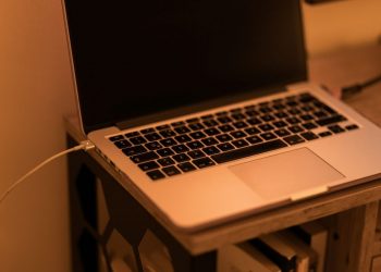 Πώς να εντοπίσετε και να διώξετε έναν γείτονα που σας «κλέβει» Internet