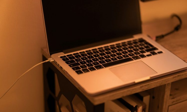 Πώς να εντοπίσετε και να διώξετε έναν γείτονα που σας «κλέβει» Internet