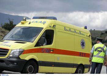 Σφοδρή μετωπική σύγκρουση δύο αυτοκινήτων στην παλιά εθνική Λάρισας – Βόλου: Ένας απεγκλωβισμός και τρεις τραυματίες