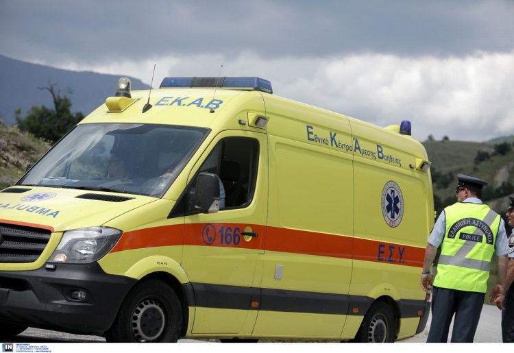 Σφοδρή μετωπική σύγκρουση δύο αυτοκινήτων στην παλιά εθνική Λάρισας – Βόλου: Ένας απεγκλωβισμός και τρεις τραυματίες