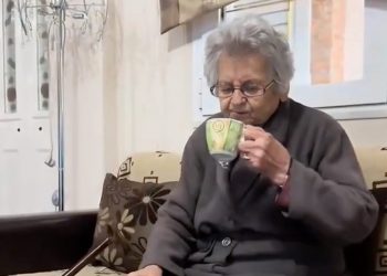 Όταν Λαρισαία γιαγιά γίνεται viral ρωτώντας την τεχνητή νοημοσύνη πόσα χρόνια θα ζήσει: «Τι είναι αυτό, διάολος είναι….;» (ΒΙΝΤΕΟ)