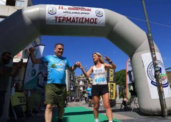 Λαρισαίοι το διασκέδασαν τρέχοντας στο Fun Run 3χλμ – Μαζί τους ο δήμαρχος Θ. Μαμάκος και η πρωταθλήτρια Μ. Πολύζου (ΕΙΚΟΝΕΣ – ΒΙΝΤΕΟ)
